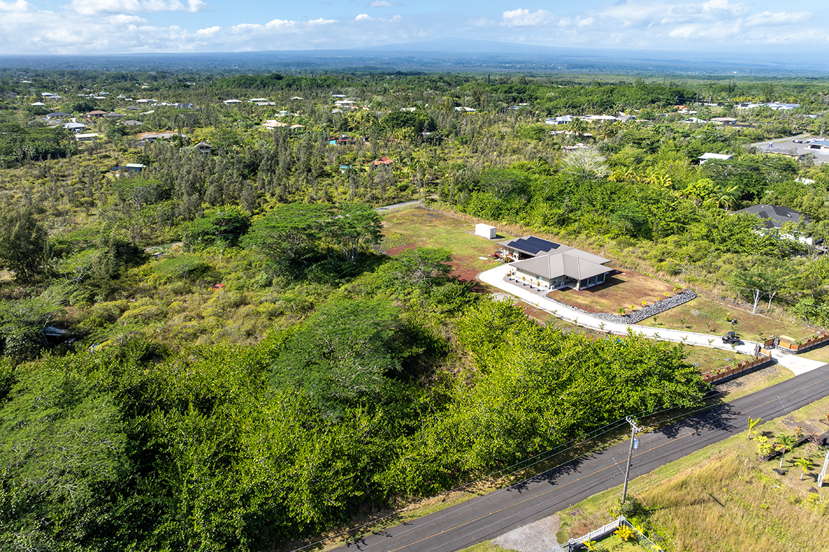 15-1576 Lot 3077 Beach Road Keaau, HI 96749 - Photo 12 of 23 a view of a garden with a lake