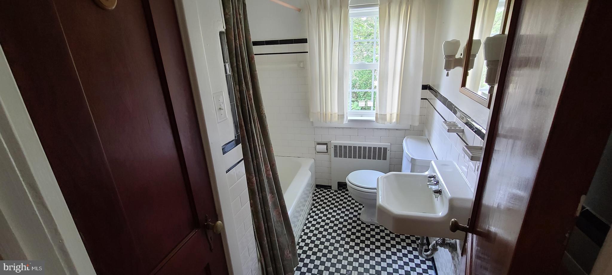 25 Dunmore Road Baltimore, MD 21228 - Photo 13 of 26