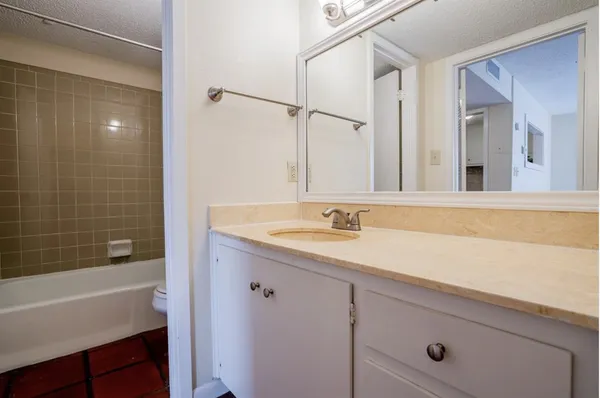 $1,175 | 110 East 37th Street, Unit 111, Austin, TX 78705