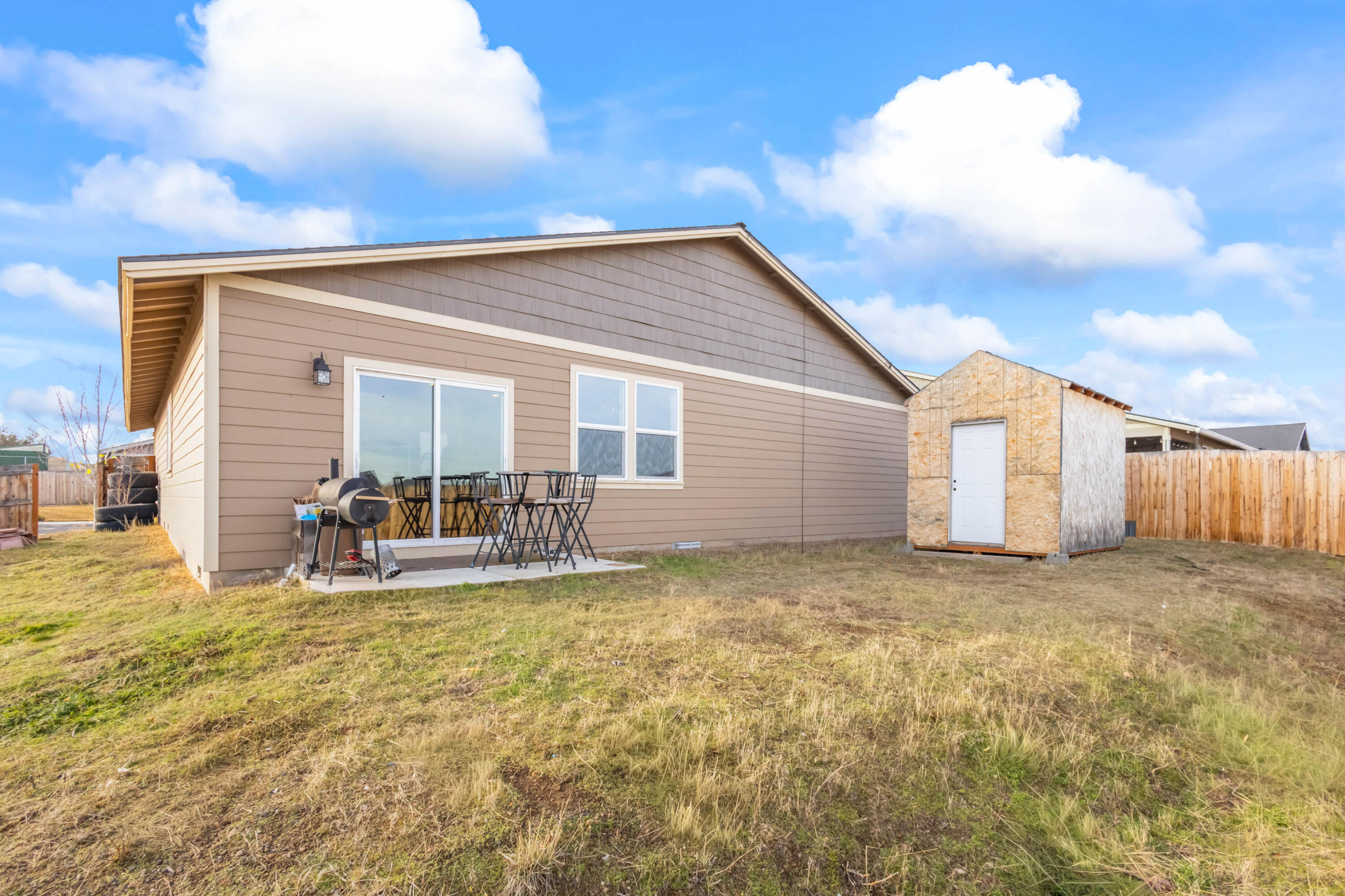 539 Leisek Way Madras, OR 97741 - Photo 32 of 35 a view of a house with backyard and sitting area