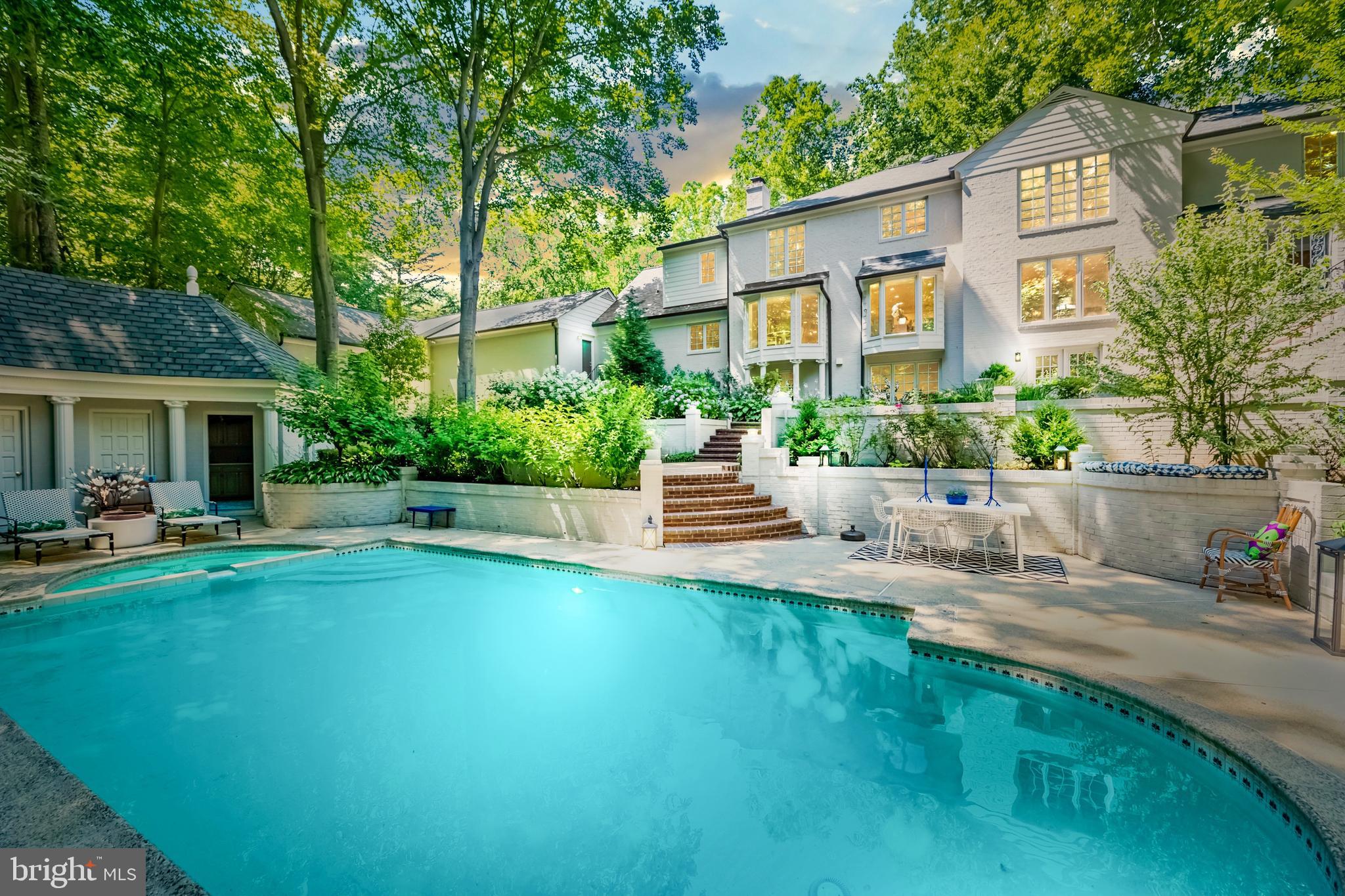 627 Potomac River Road McLean, VA 22102 - Photo 2 of 89