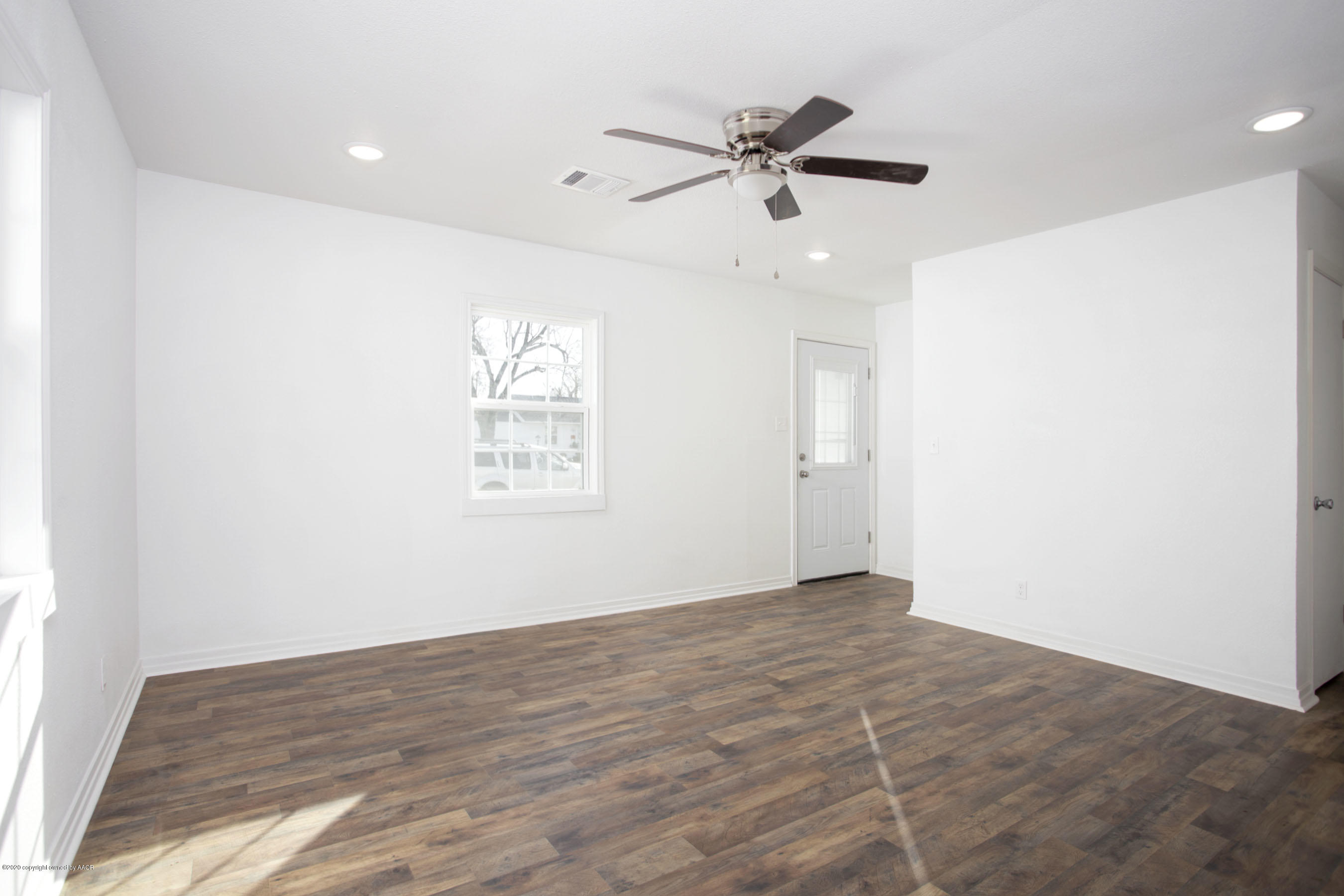 4408 South Travis Street Amarillo, TX 79110 - Photo 3 of 25 a view of an empty room