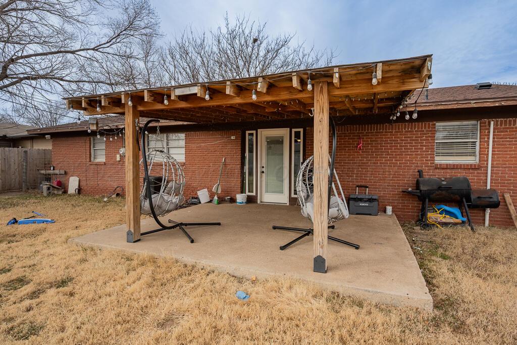 4613 South Bryan Street Amarillo, TX 79110 - Photo 15 of 16 a view of a patio with a table and chairs