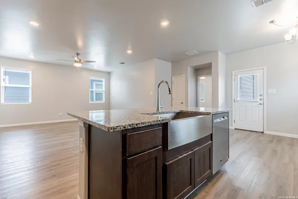 $1,600 | 3923 Ivy Path, St. Hedwig, TX 78152