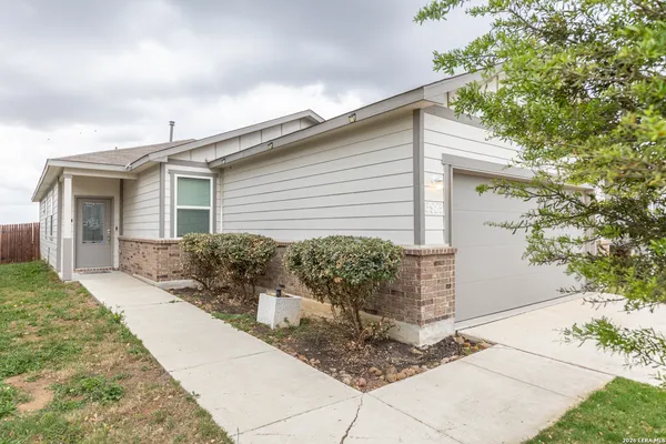 $1,600 | 3923 Ivy Path, St. Hedwig, TX 78152