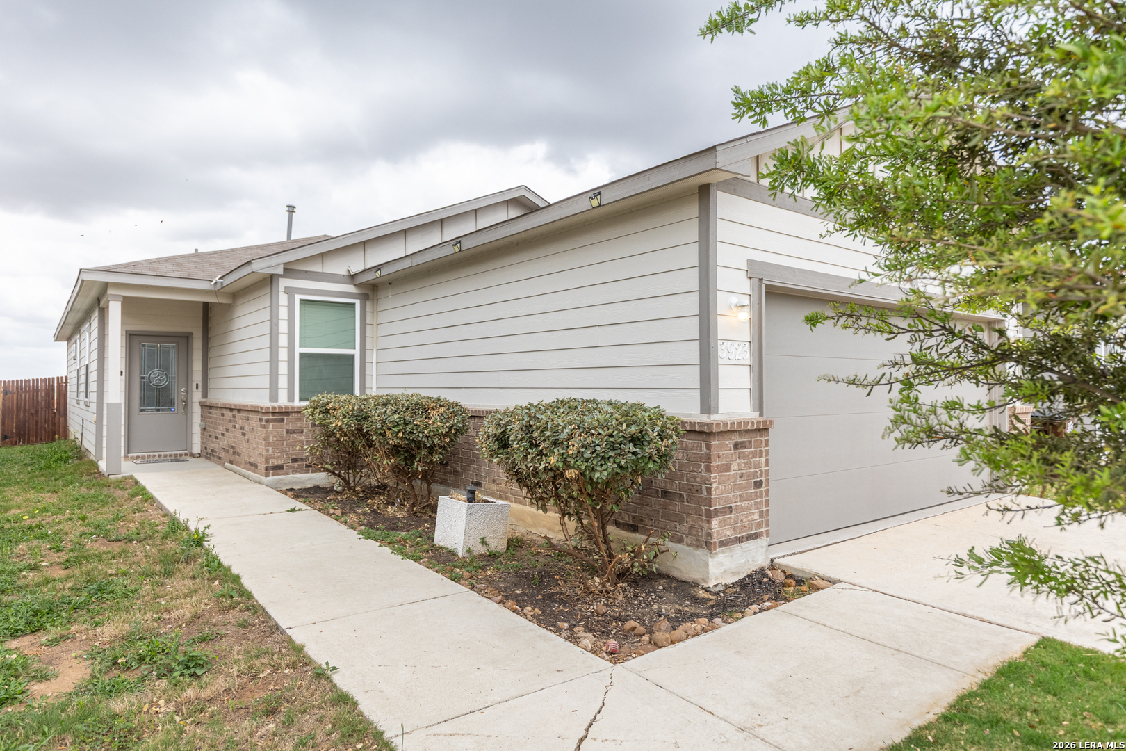 3923 Ivy Path St. Hedwig, TX 78152 - Photo 2 of 8