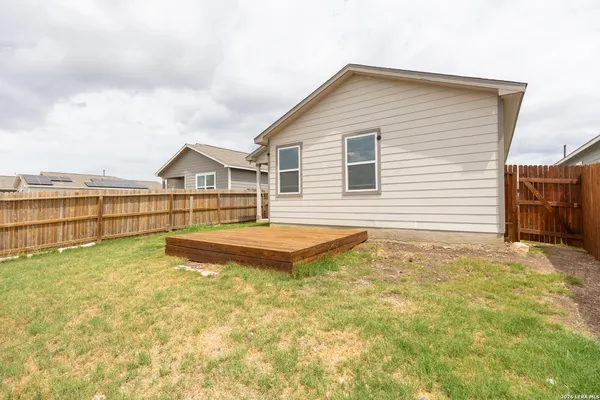 $1,600 | 3923 Ivy Path, St. Hedwig, TX 78152