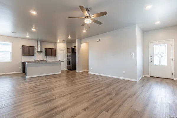 $1,600 | 3923 Ivy Path, St. Hedwig, TX 78152