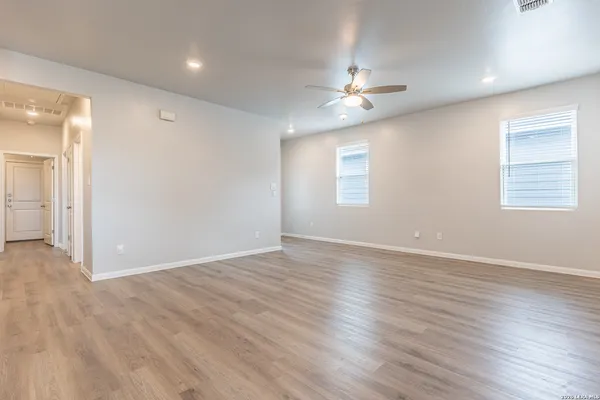$1,600 | 3923 Ivy Path, St. Hedwig, TX 78152