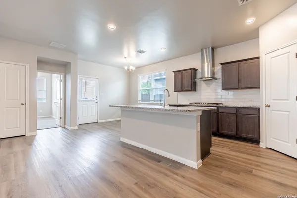 $1,600 | 3923 Ivy Path, St. Hedwig, TX 78152