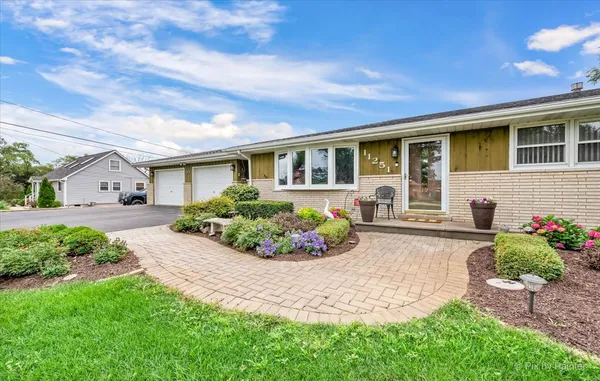 $3,500 | 11251 158th Street, Orland Park, IL 60467