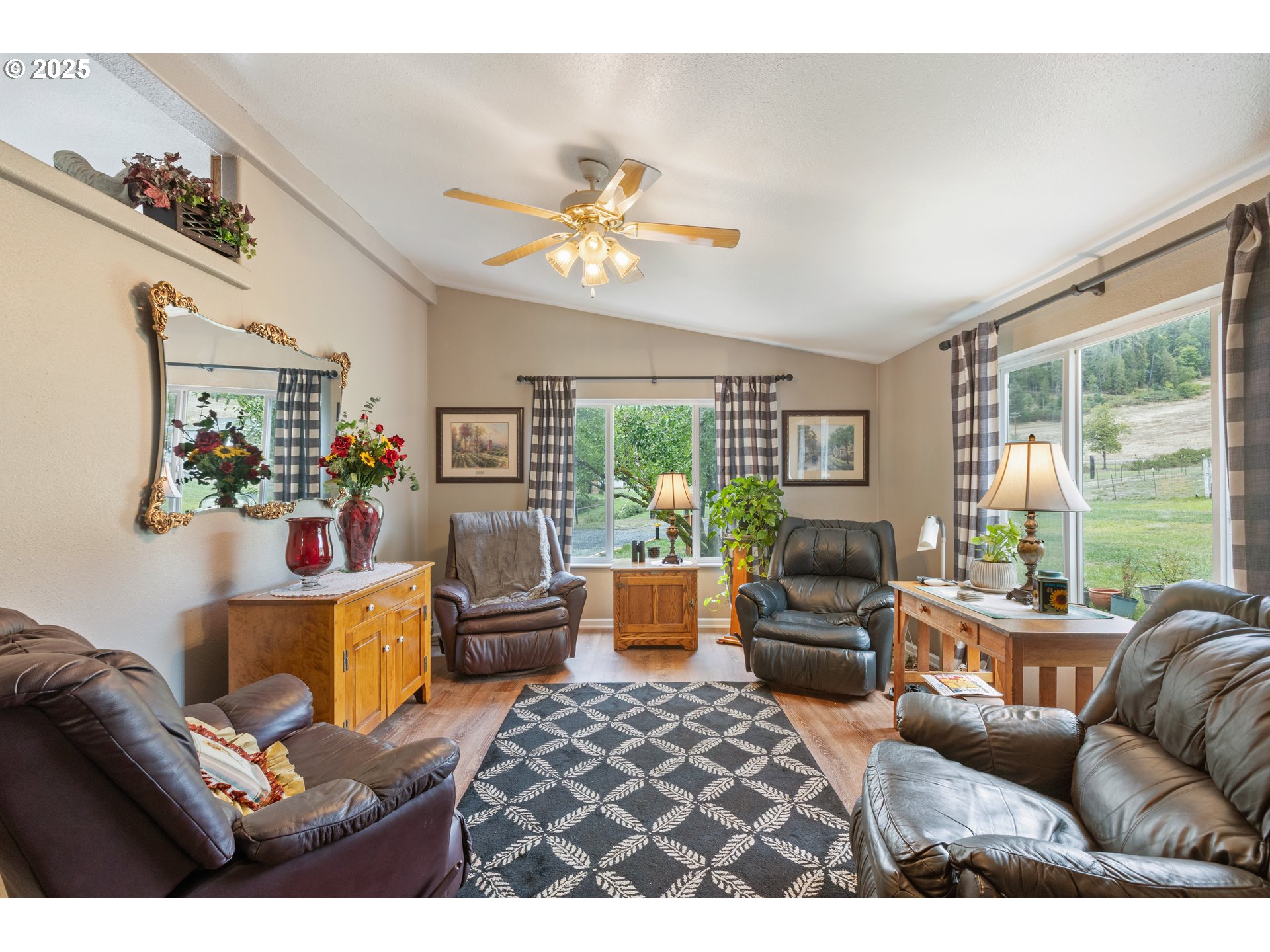 5041 North Myrtle Road Myrtle Creek, OR 97457 - Photo 4 of 48 Gallery Image 4