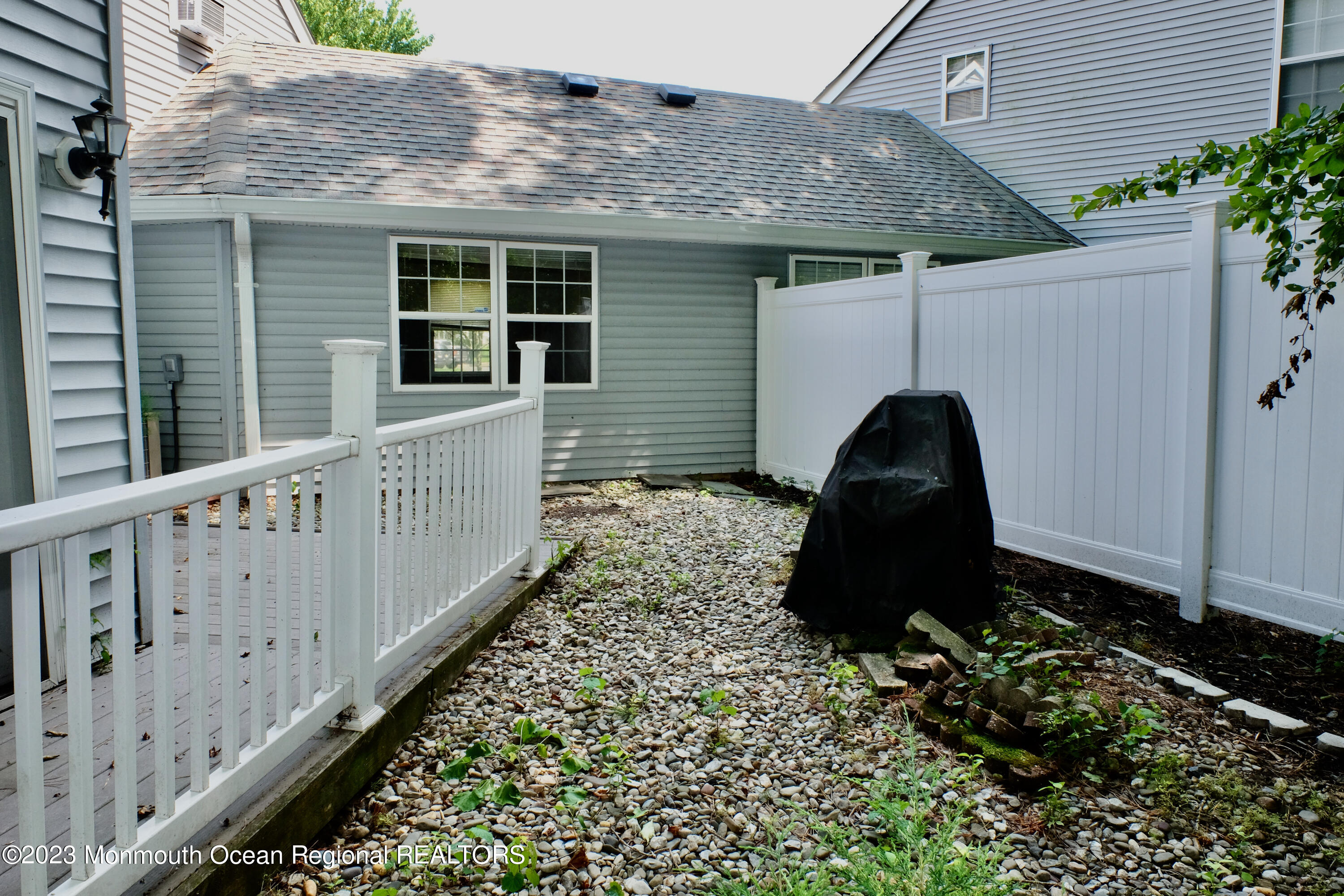 10 Commons Drive Neptune Township, NJ 07753 - Photo 21 of 21 a front view of a house with garden