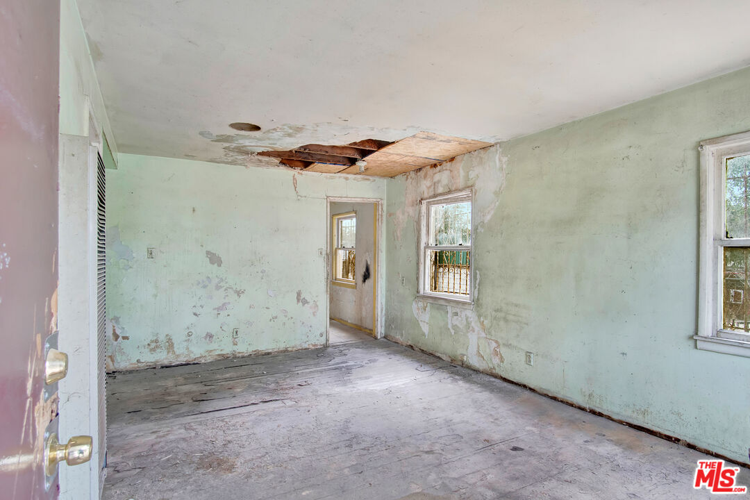 2028 East 126th Street Compton, CA 90222 - Photo 16 of 33 an empty room with windows