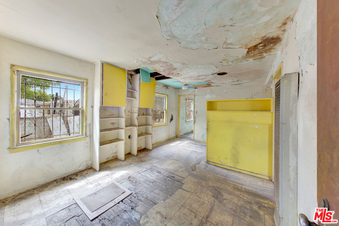 2028 East 126th Street Compton, CA 90222 - Photo 21 of 33 a view of livingroom with furniture