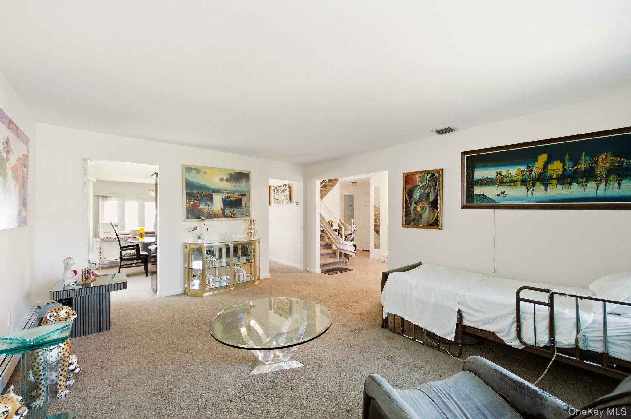 212 Shore Road Lindenhurst, NY 11757 - Photo 11 of 23 Gallery Image 11