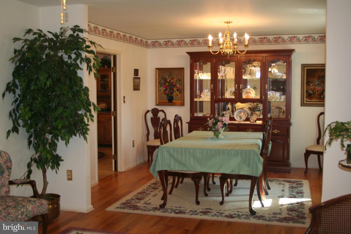 1116 Hempfield Drive Lancaster, PA 17601 - Photo 5 of 14 Gallery Image 5