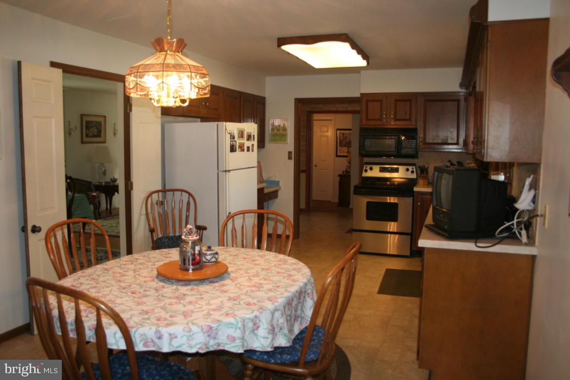 1116 Hempfield Drive Lancaster, PA 17601 - Photo 9 of 14 Gallery Image 9