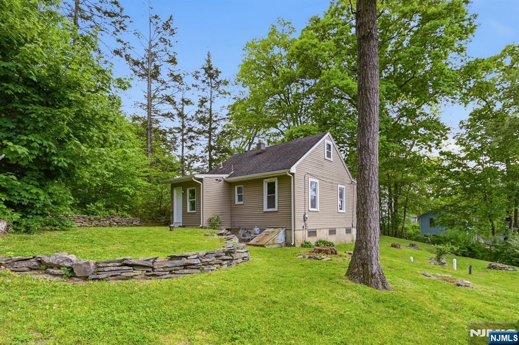 16 Morsemere Road West Milford, NJ 07421 - Photo 26 of 28