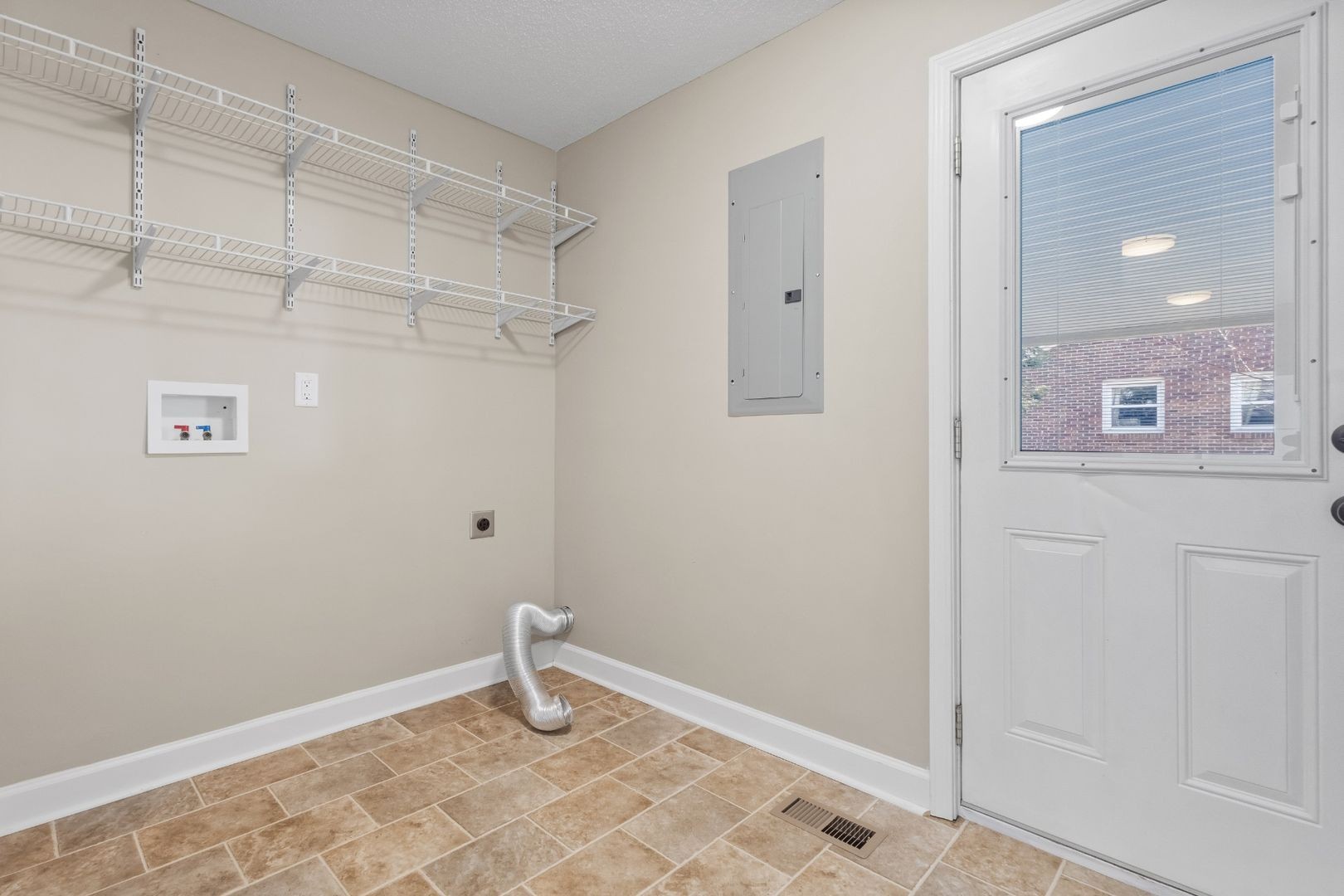 118 Union Hall Road Clarksville, TN 37040 - Photo 12 of 26 a view of an empty room