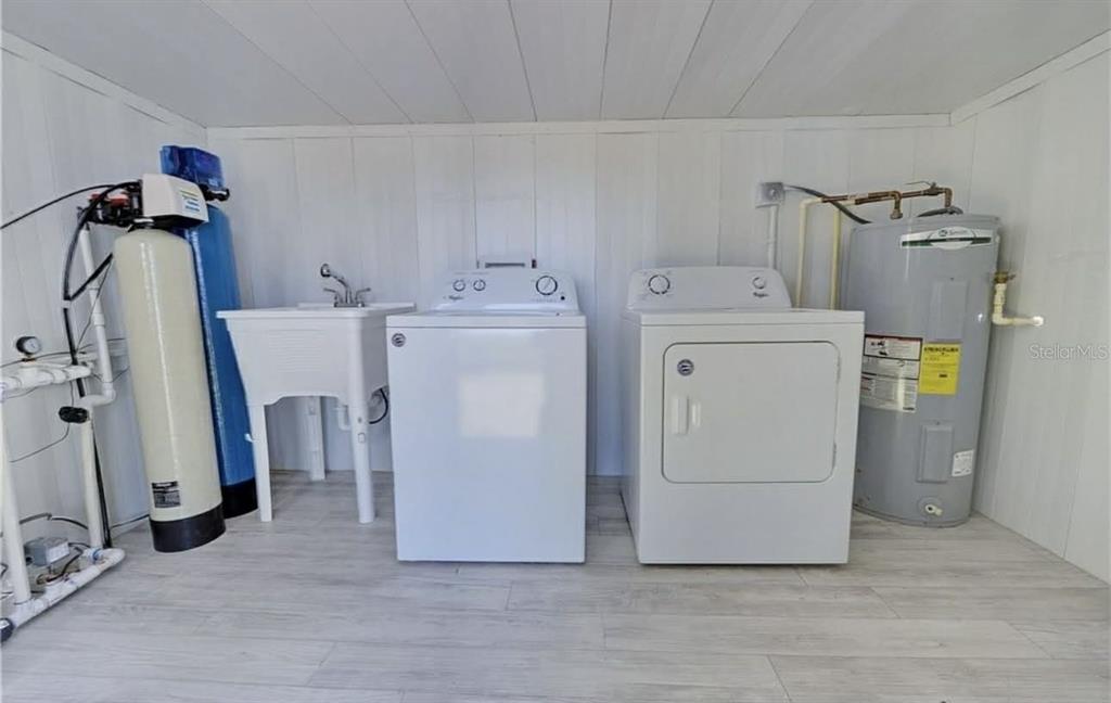 8164 East Turner Camp Road Inverness, FL 34453 - Photo 25 of 39 a utility room with dryer and washer