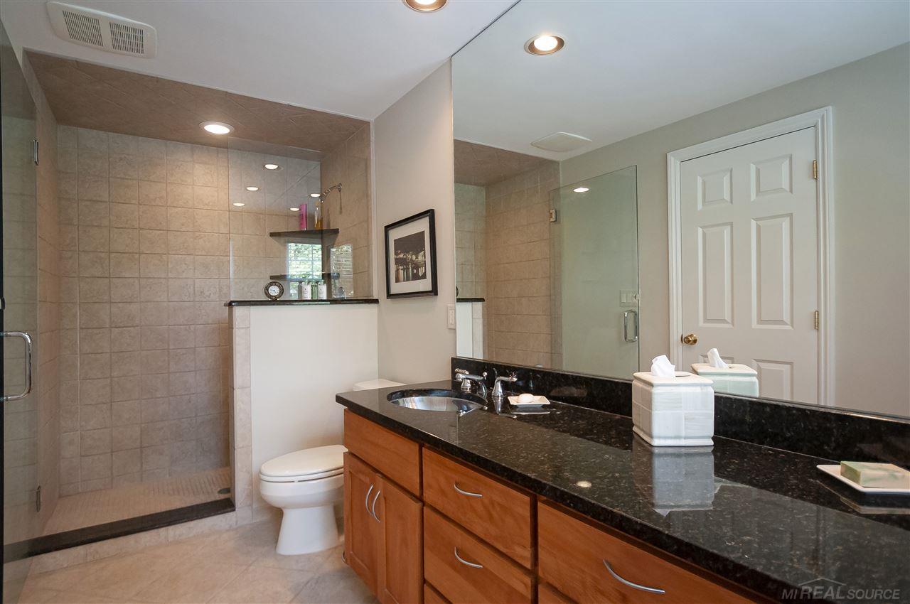 74 Lewiston Road Grosse Pointe, MI 48236 - Photo 42 of 67 50013470-41.JPG