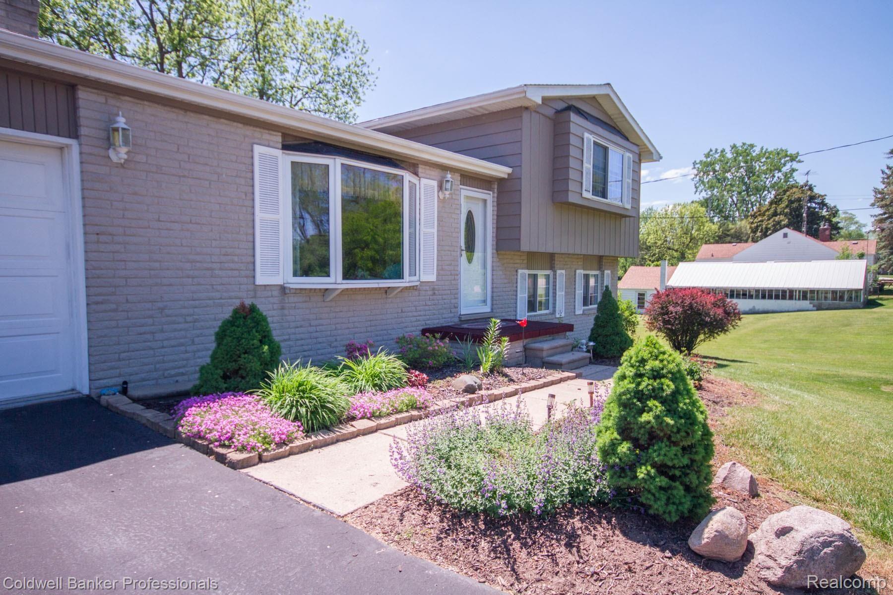 14027 Fenton Road Fenton, MI 48430 - Photo 2 of 36 Fenton Rd (28).jpg