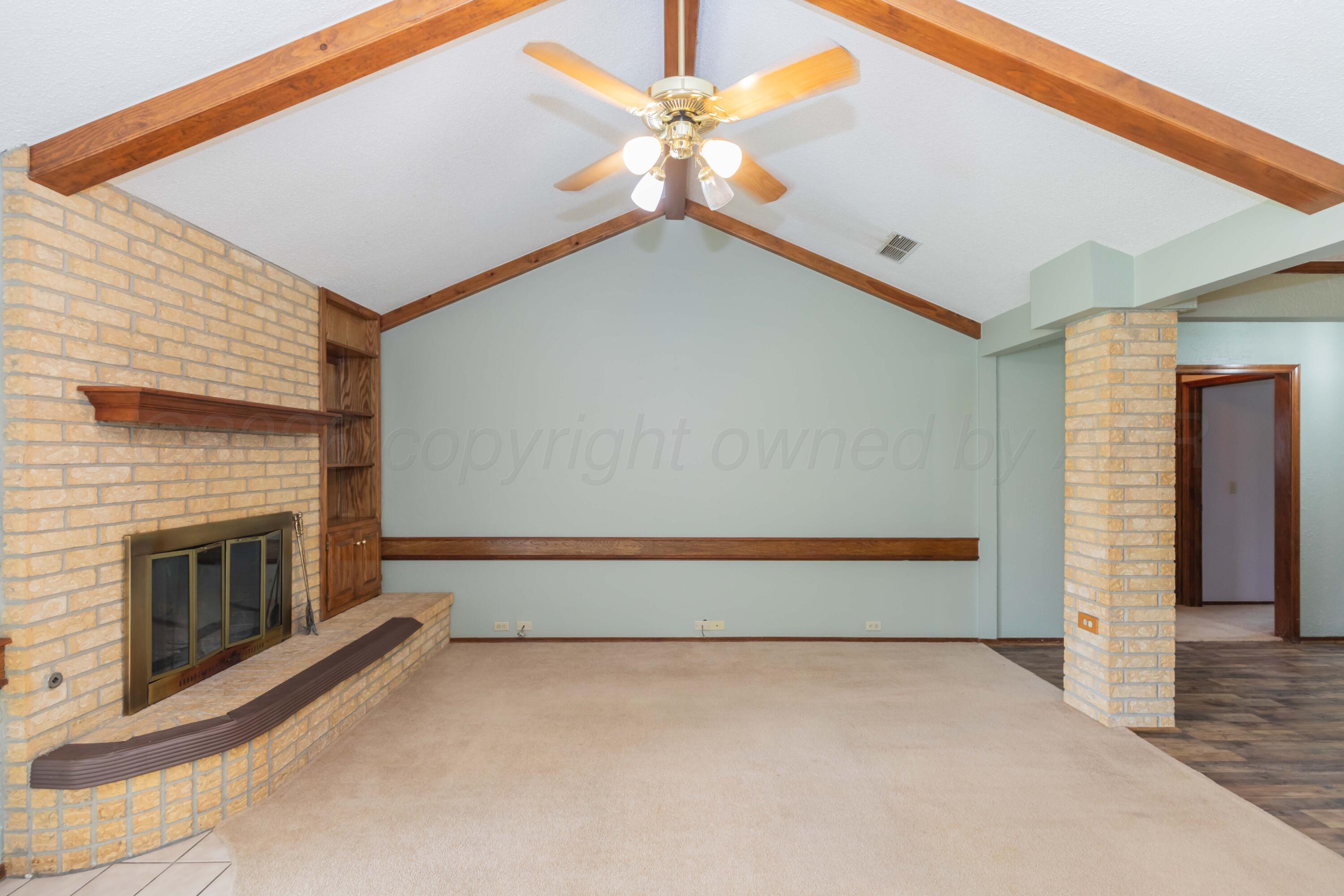 4206 Relatta Avenue Amarillo, TX 79110 - Photo 12 of 40 LIVING ROOM VIEW 2