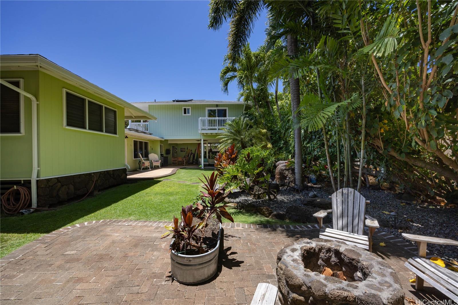 409 Wanaao Road Kailua, HI 96734 - Photo 24 of 25 a house view with a backyard space