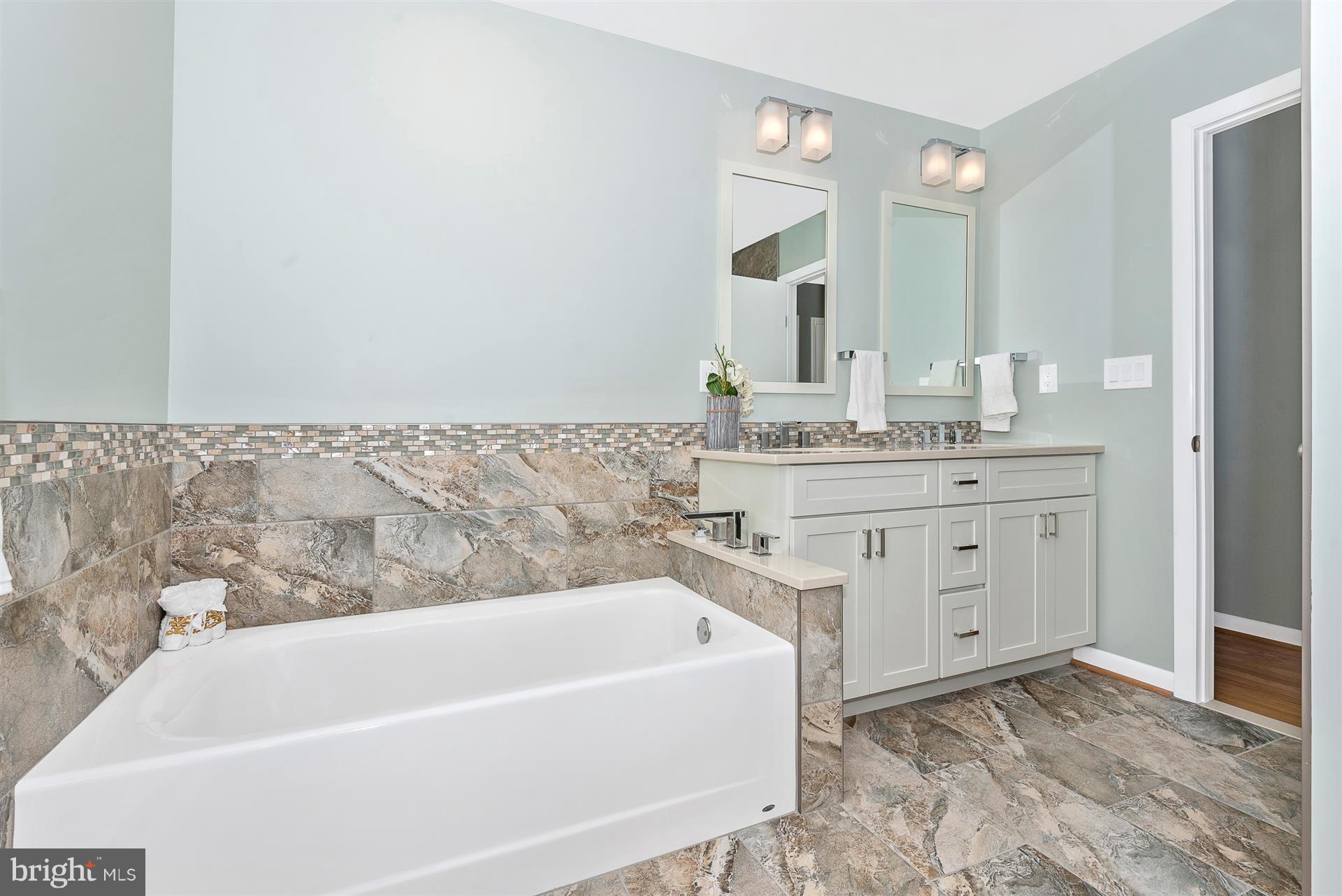 9416 Emory Grove Road Gaithersburg, MD 20877 - Photo 22 of 30 a bathroom with a bathtub and a sink