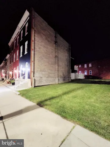 a front view of house with yard