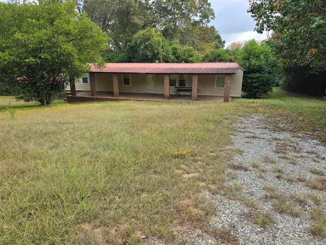 a view of a house with backyard porch and garden