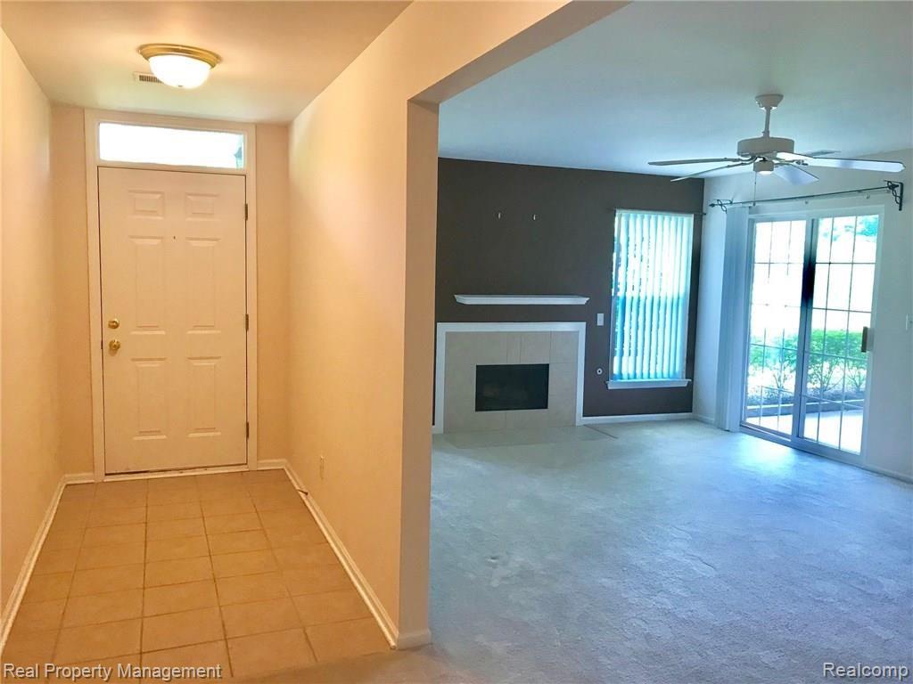 3588 Oakmonte Boulevard Rochester, MI 48306 - Photo 2 of 19
