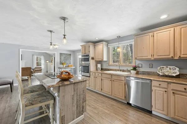 $724,900 | 151 Hickory Lane, Northbridge, MA 01588