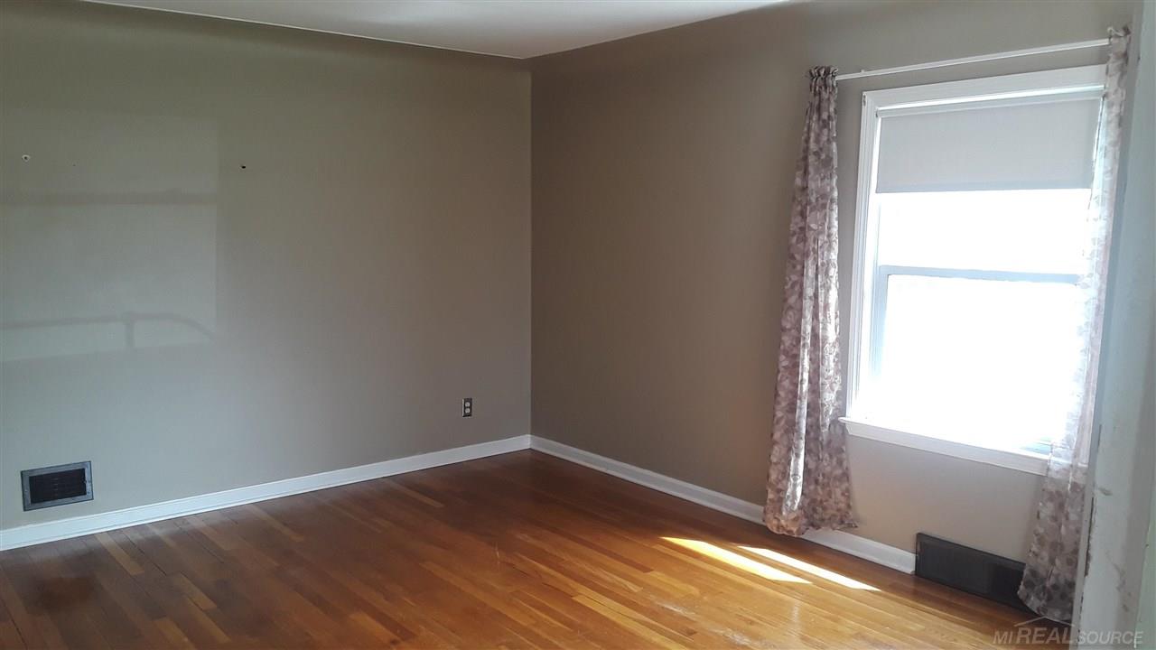 5484 Springborn Road East China, MI 48054 - Photo 12 of 41 Living Room