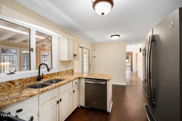 $650,000 | 746 Quail Hollow Drive, Elizabethton, TN 37643