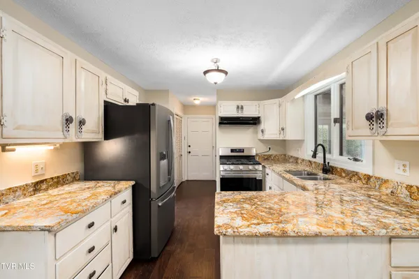 $650,000 | 746 Quail Hollow Drive, Elizabethton, TN 37643