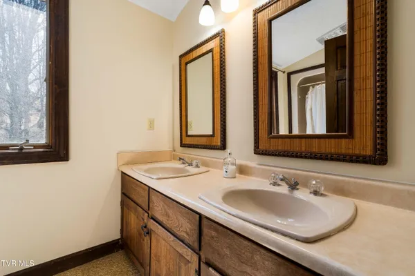$650,000 | 746 Quail Hollow Drive, Elizabethton, TN 37643
