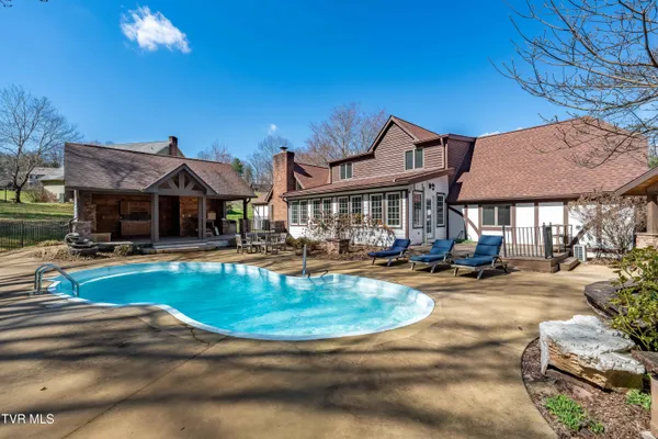 $650,000 | 746 Quail Hollow Drive, Elizabethton, TN 37643