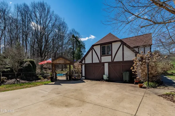 $650,000 | 746 Quail Hollow Drive, Elizabethton, TN 37643