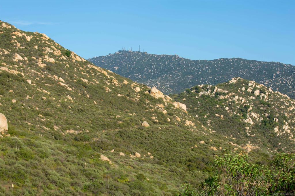 18035 Sunset Point Poway, CA 92064 - Photo 28 of 62 a view of a large building