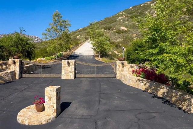 $875,000 | 18035 Sunset Point, Poway, CA 92064