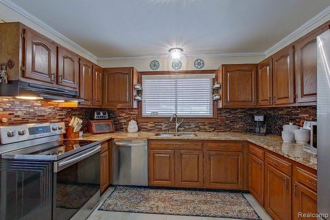 9453 White Lake Road Fenton, MI 48430 - Photo 9 of 48 Gallery Image 9