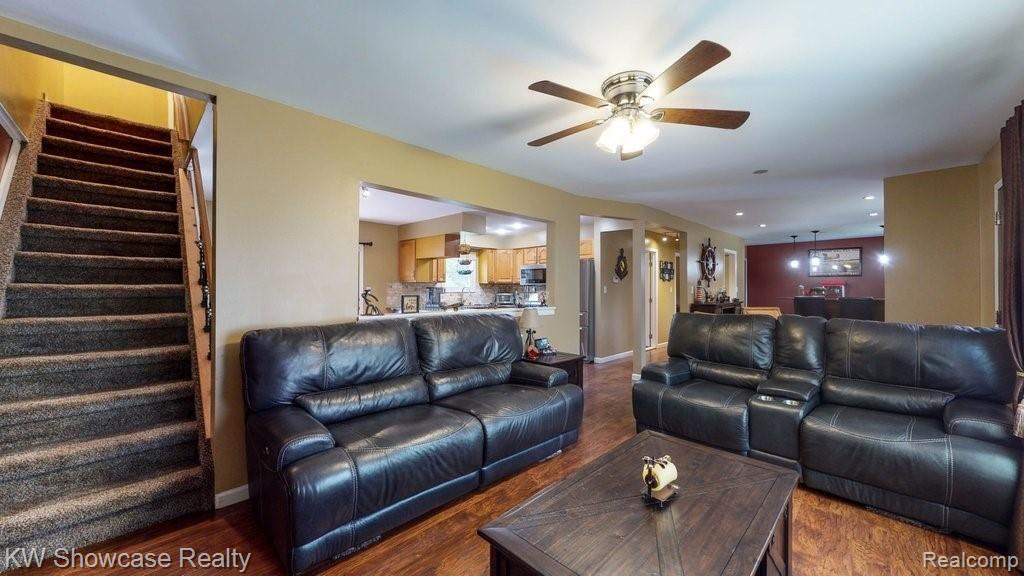 2985 West Commerce Road Milford, MI 48380 - Photo 12 of 39 3.1 Living Room