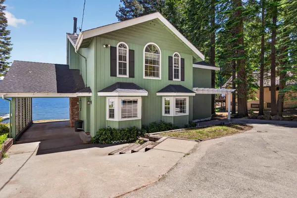 $2,300,000 | 934 Peninsula Drive, Lake Almanor, CA 96137