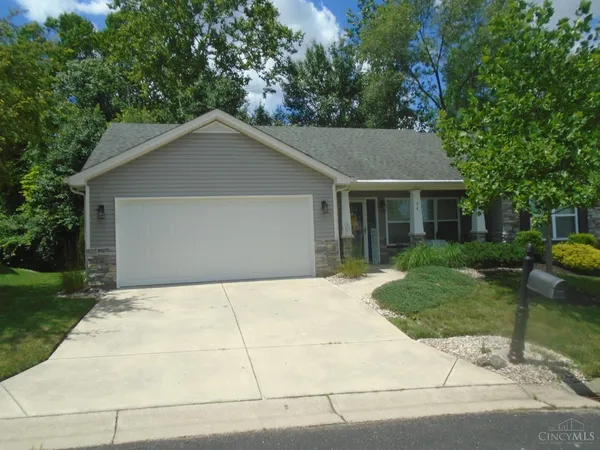 $319,500 | 74 West Persimmon Drive, Hamilton, OH 45013