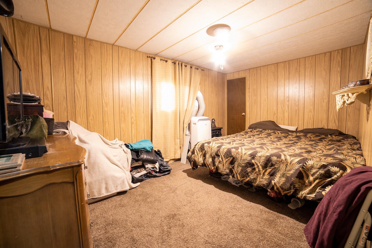 15943 Burgess Road La Pine, OR 97739 - Photo 16 of 31 Master Bedroom