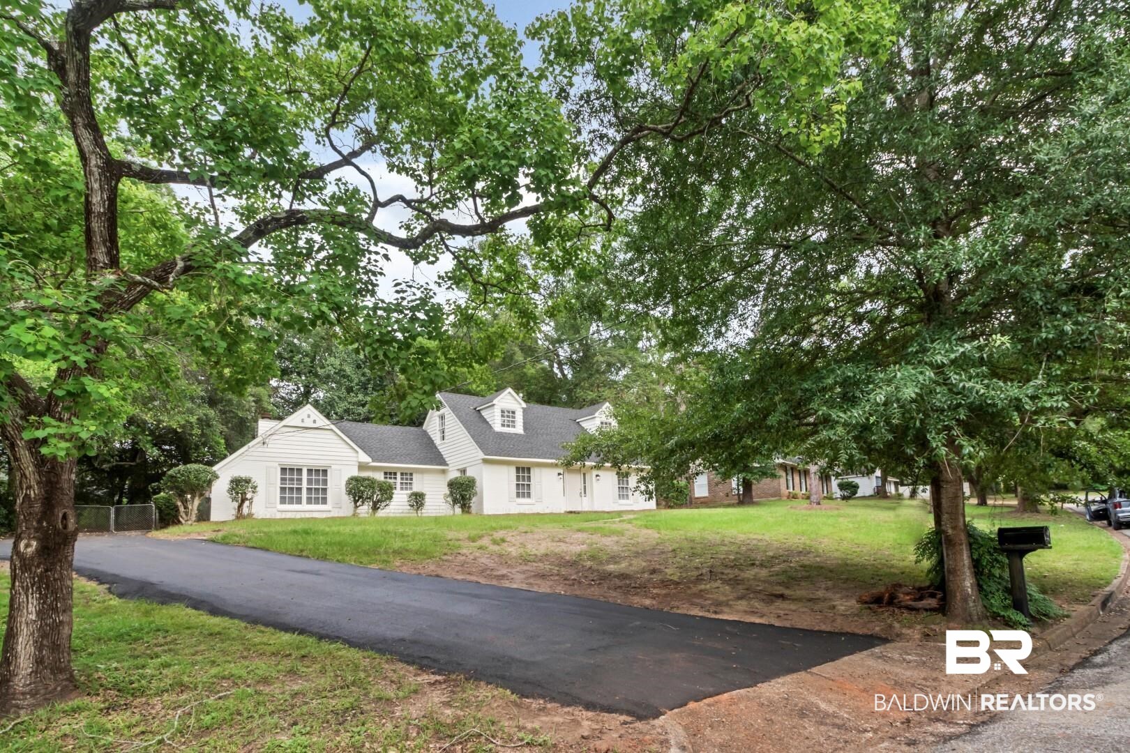 810 Nassau Drive Mobile, AL 36608 - Photo 19 of 31 View of front facade featuring asphalt driveway