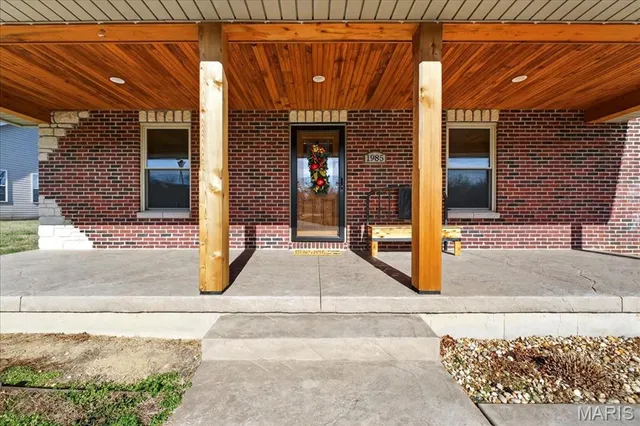 $379,000 | 1985 Heritage Farms Drive, Pacific, MO 63069