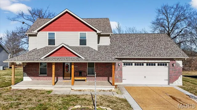 $379,000 | 1985 Heritage Farms Drive, Pacific, MO 63069